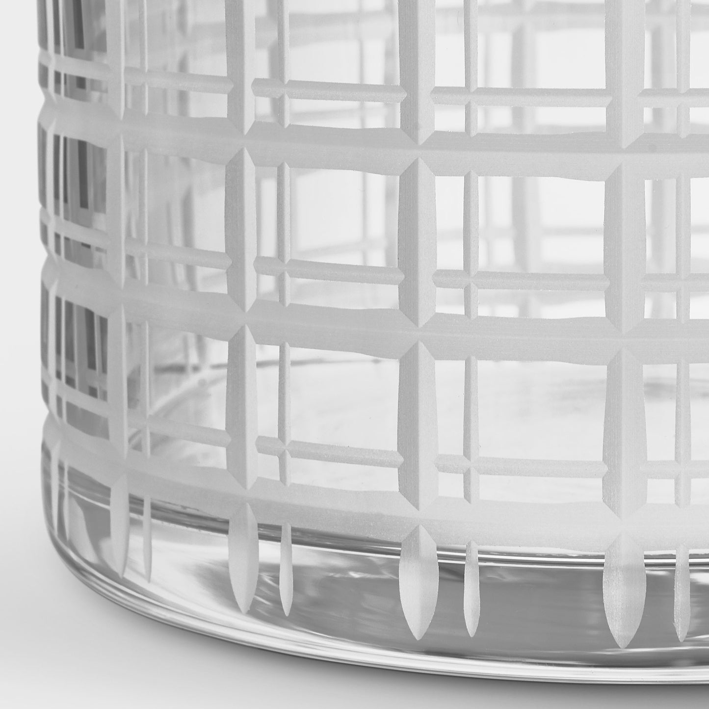 Cut In Number Checkered Vase Low