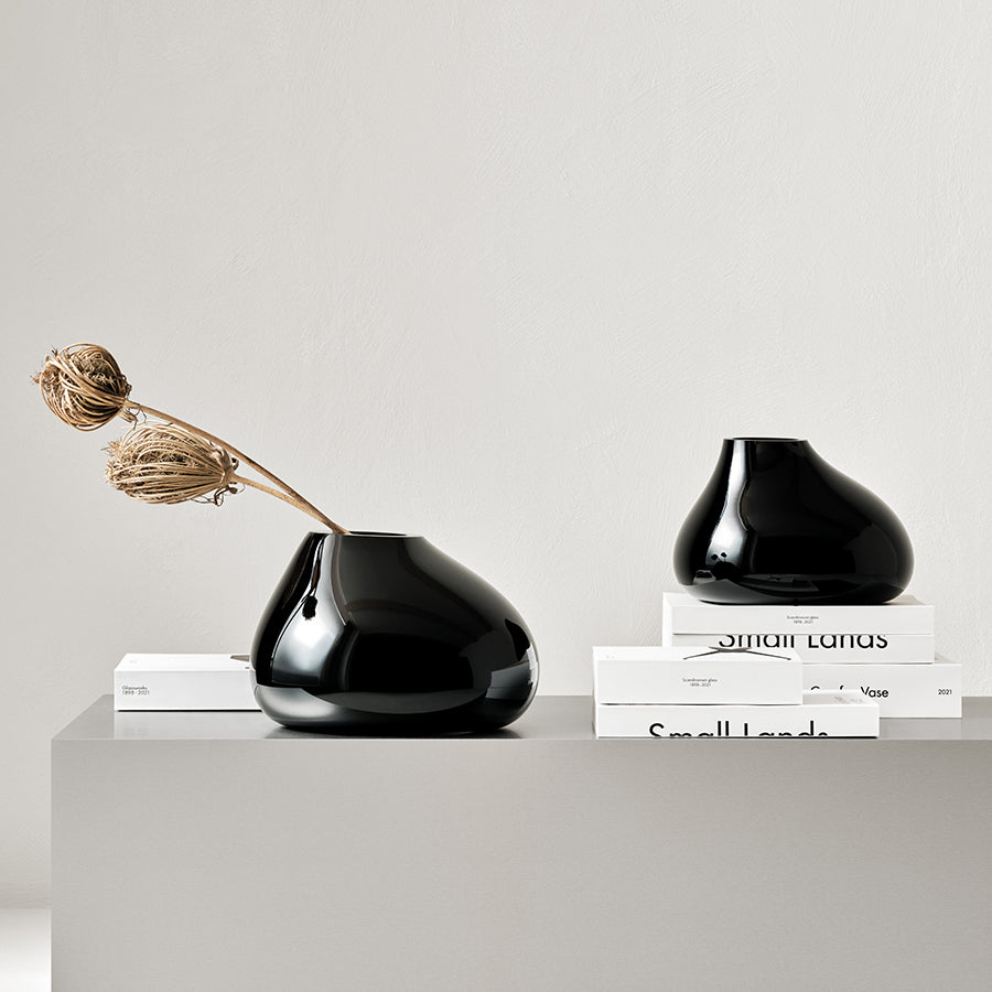 Ebon Black Vase Medium
